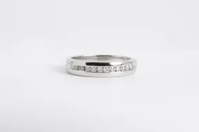 950 Platinum 0.24tcw Diamond Channel Set Wedding Band Size 6 (6.10g.)