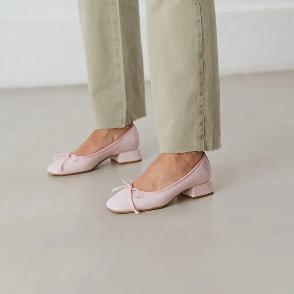 Ballerinas with heels in pink pleated patent