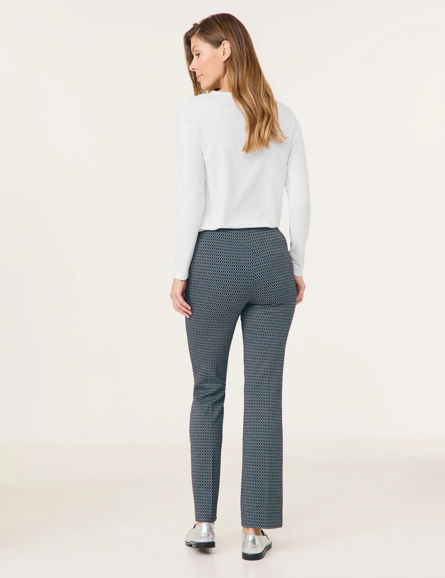 Elegant cloth trousers with a honeycomb pattern