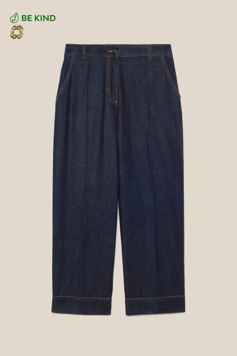 Blue sustainable cotton cropped jeans for women.