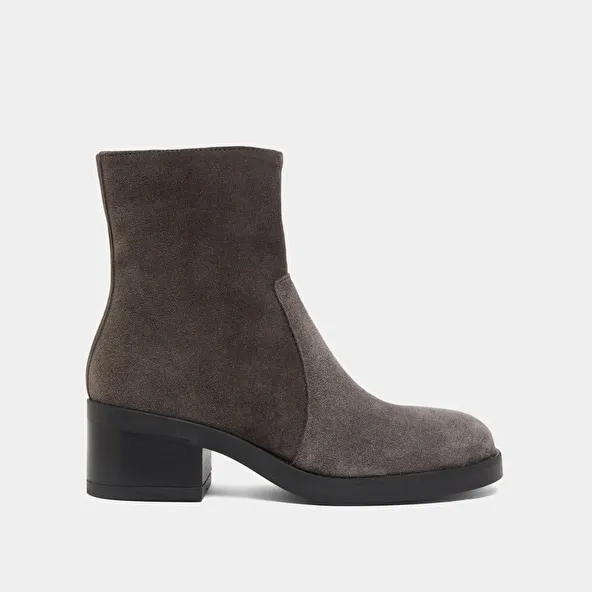 Lowboots with heels in grey suede