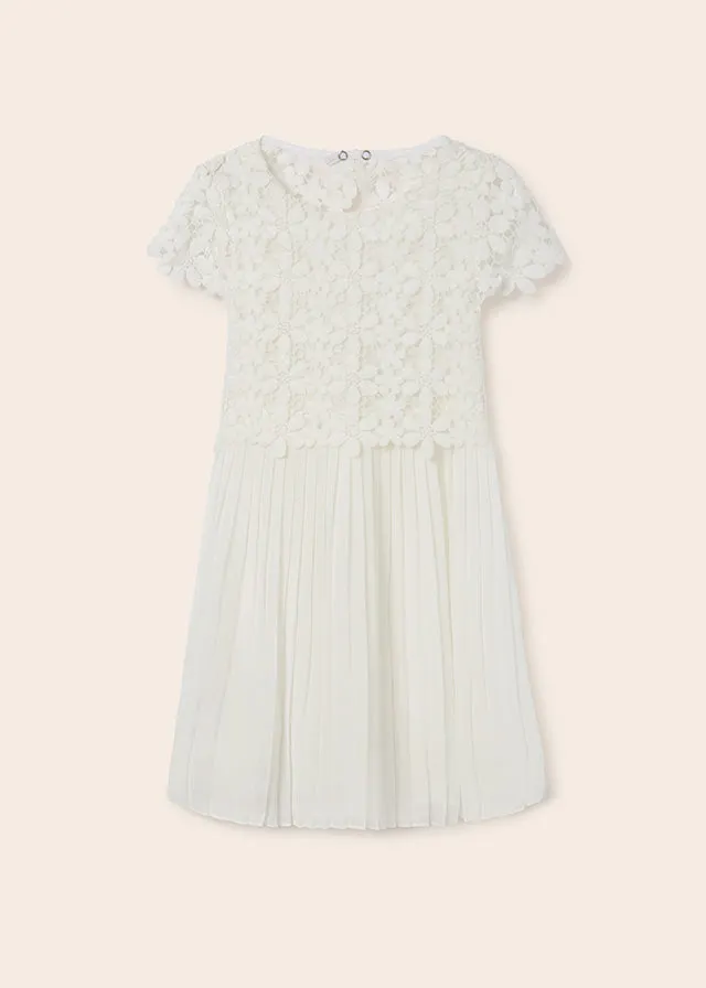 Teen girl mayoral guipur dress in natural color.