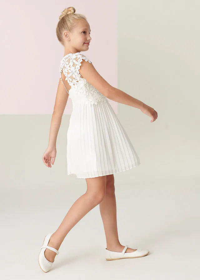 Teen girl mayoral guipur dress in natural color.