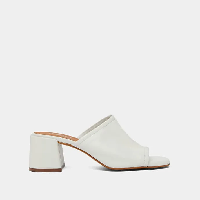 Mules with heels and open toes in white leather