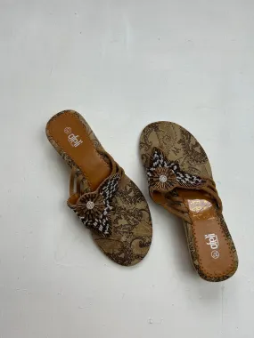 y2k vintage camel brown platform flip flop sandals with pearls in size 37