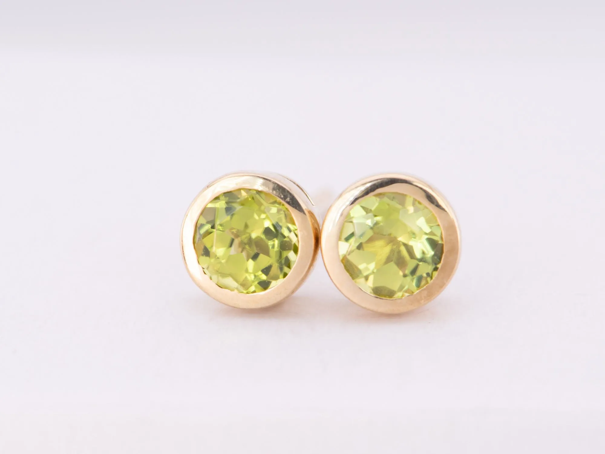 Peridot Bezel Set Ear Studs 14K Gold R3196