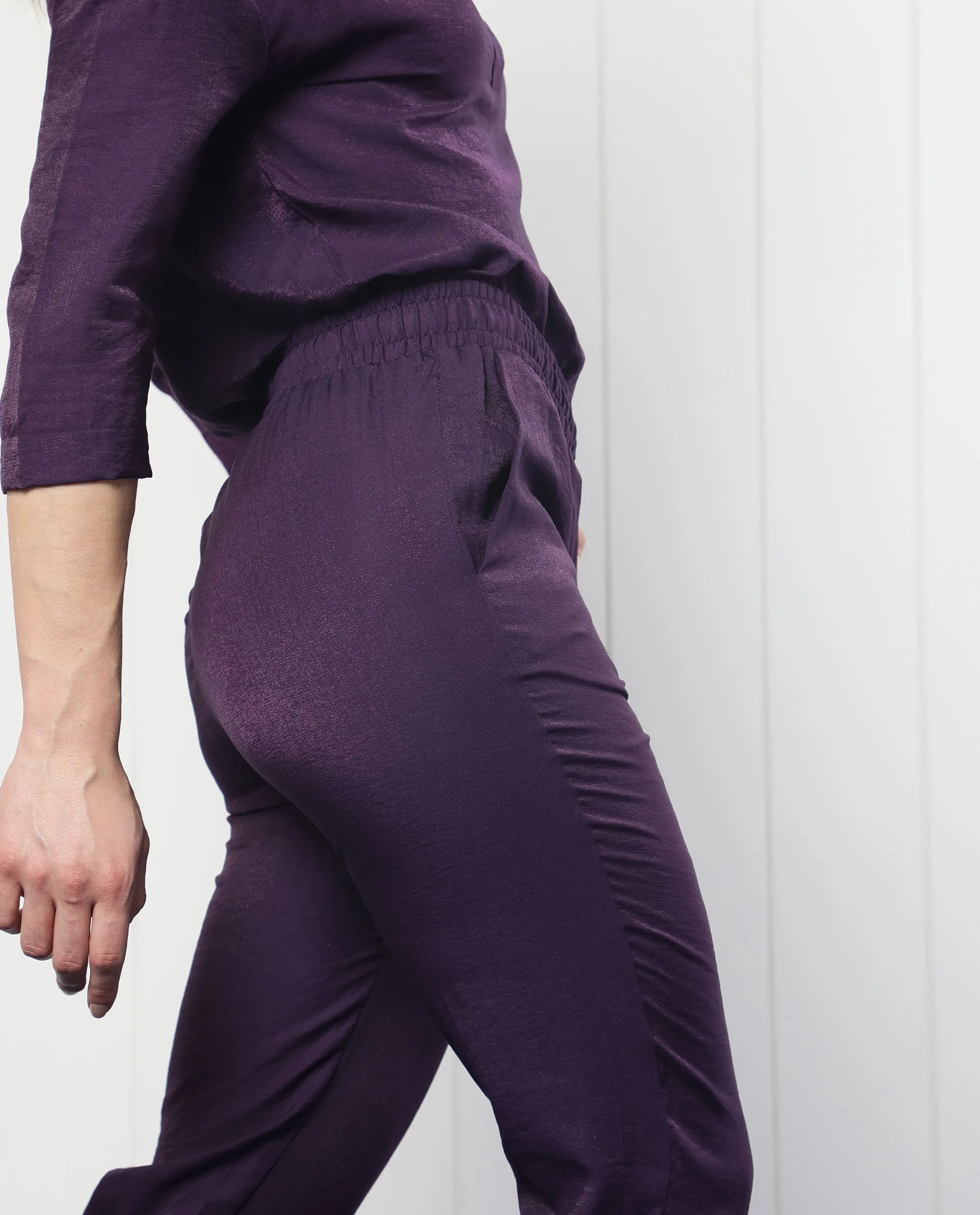 Rareism Women Unoo Dark Purple Polyester Fabric Tailored Fit Mid Rise Solid Ankle Length Trousers