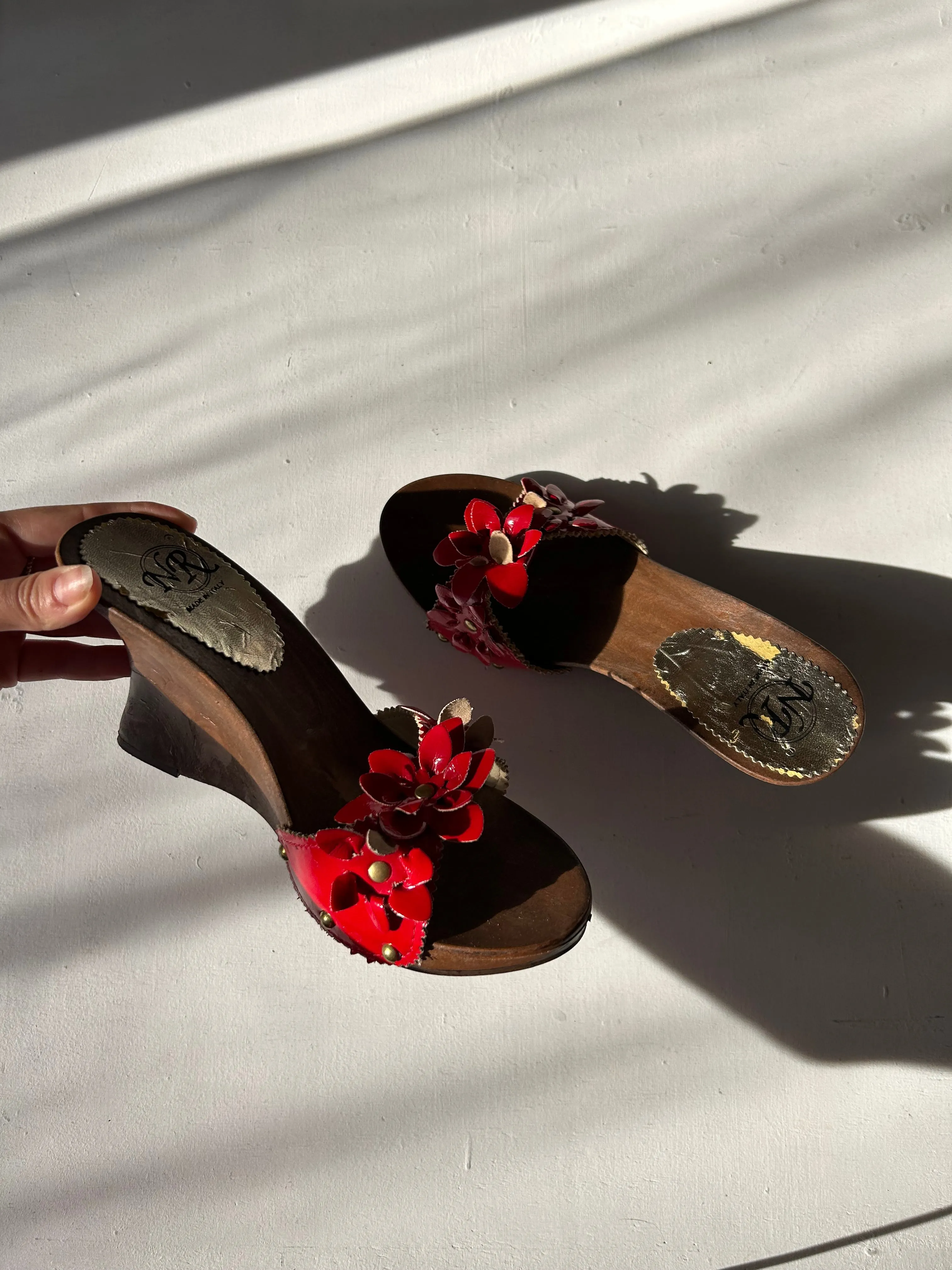 red flowers appliquée mules on wooden platforms in size 37