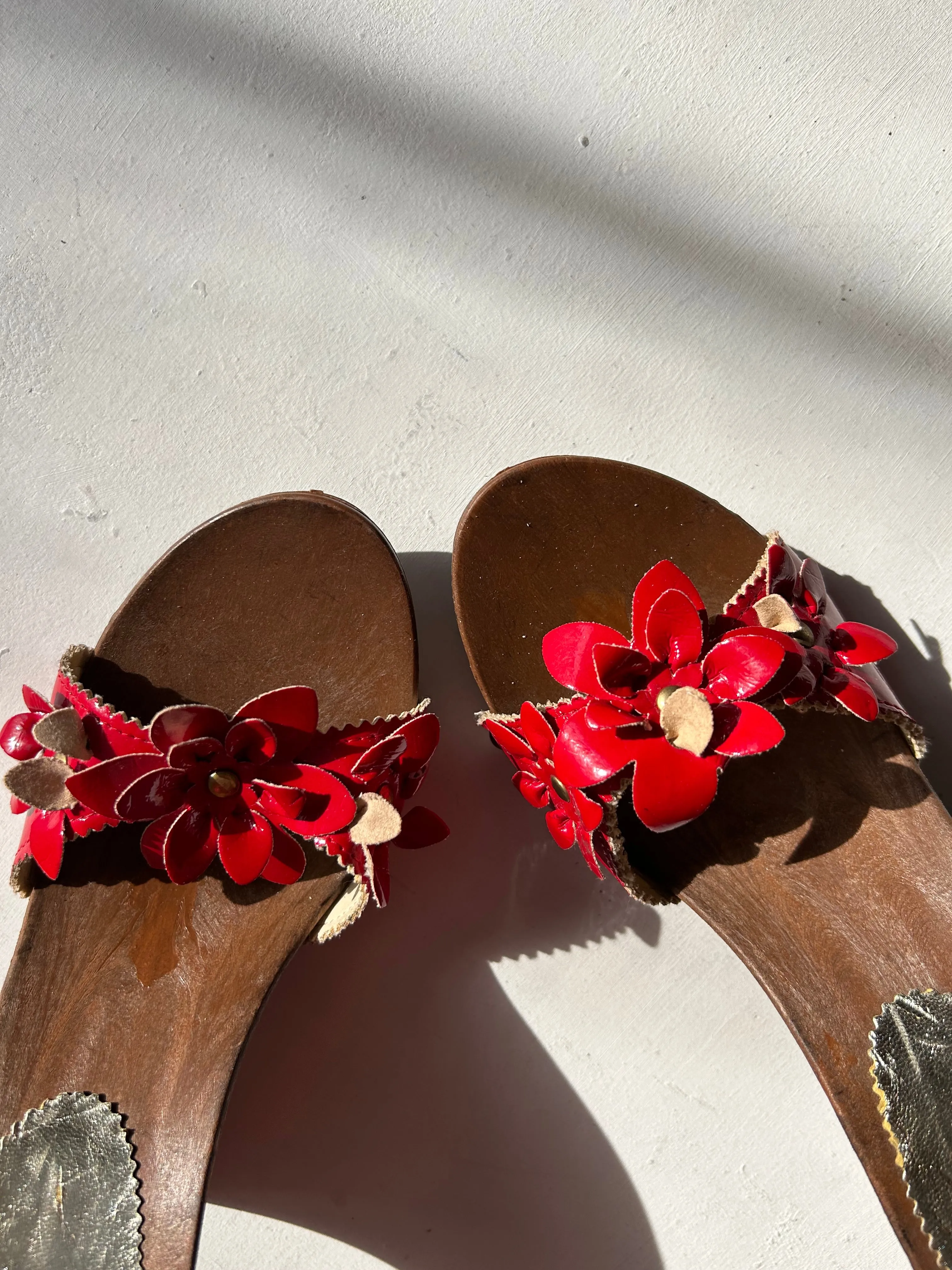 red flowers appliquée mules on wooden platforms in size 37