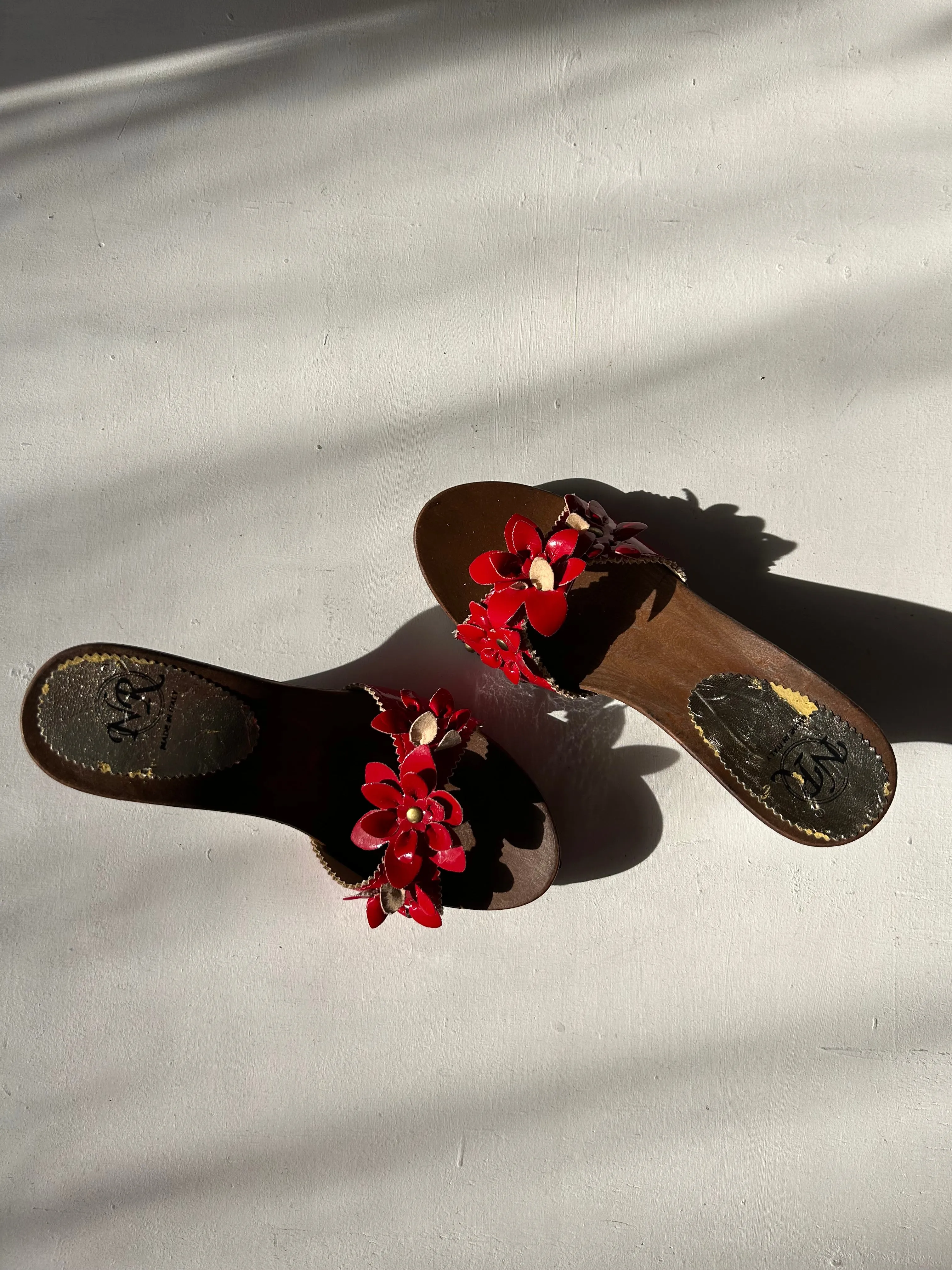 red flowers appliquée mules on wooden platforms in size 37