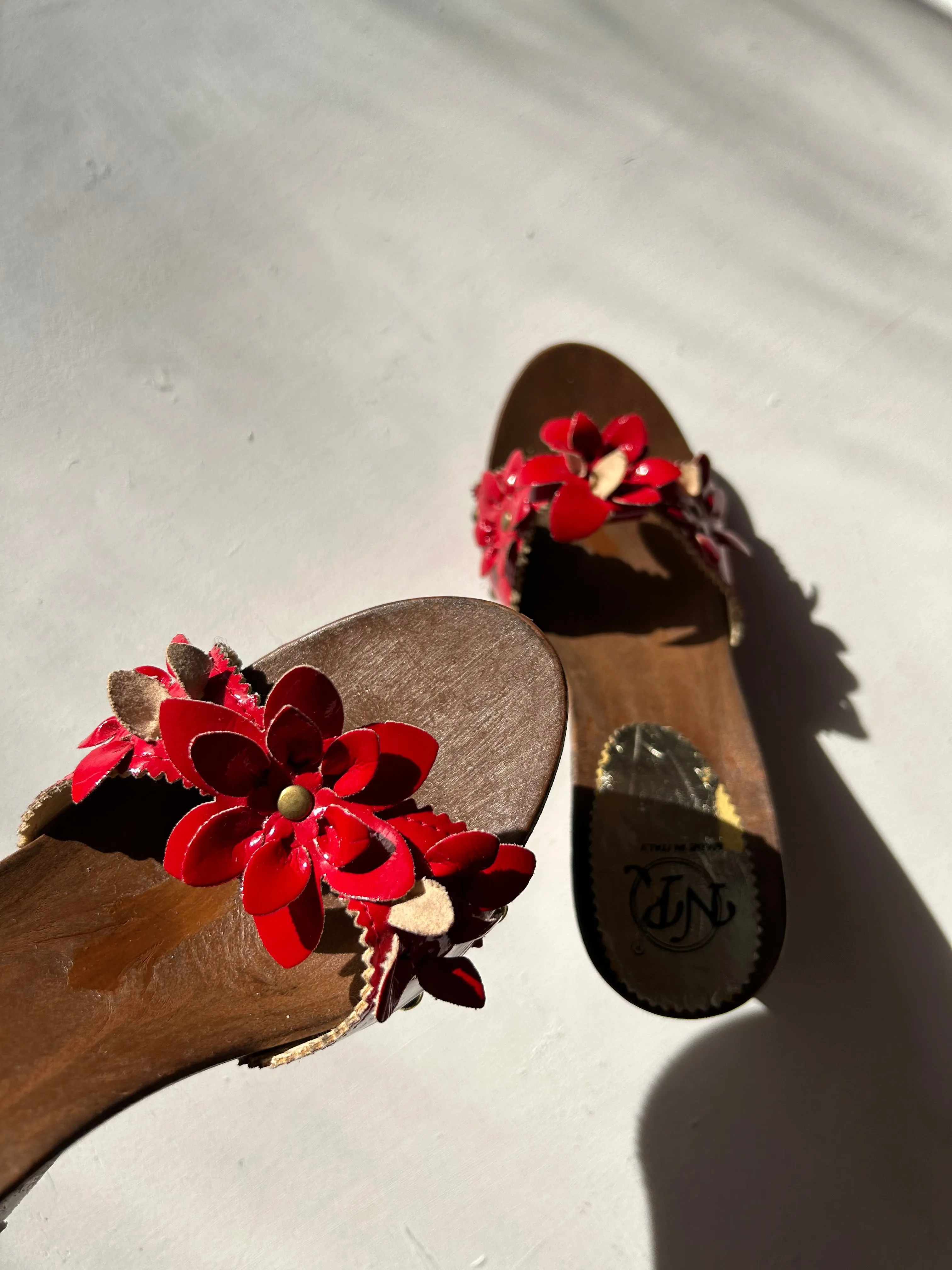 red flowers appliquée mules on wooden platforms in size 37