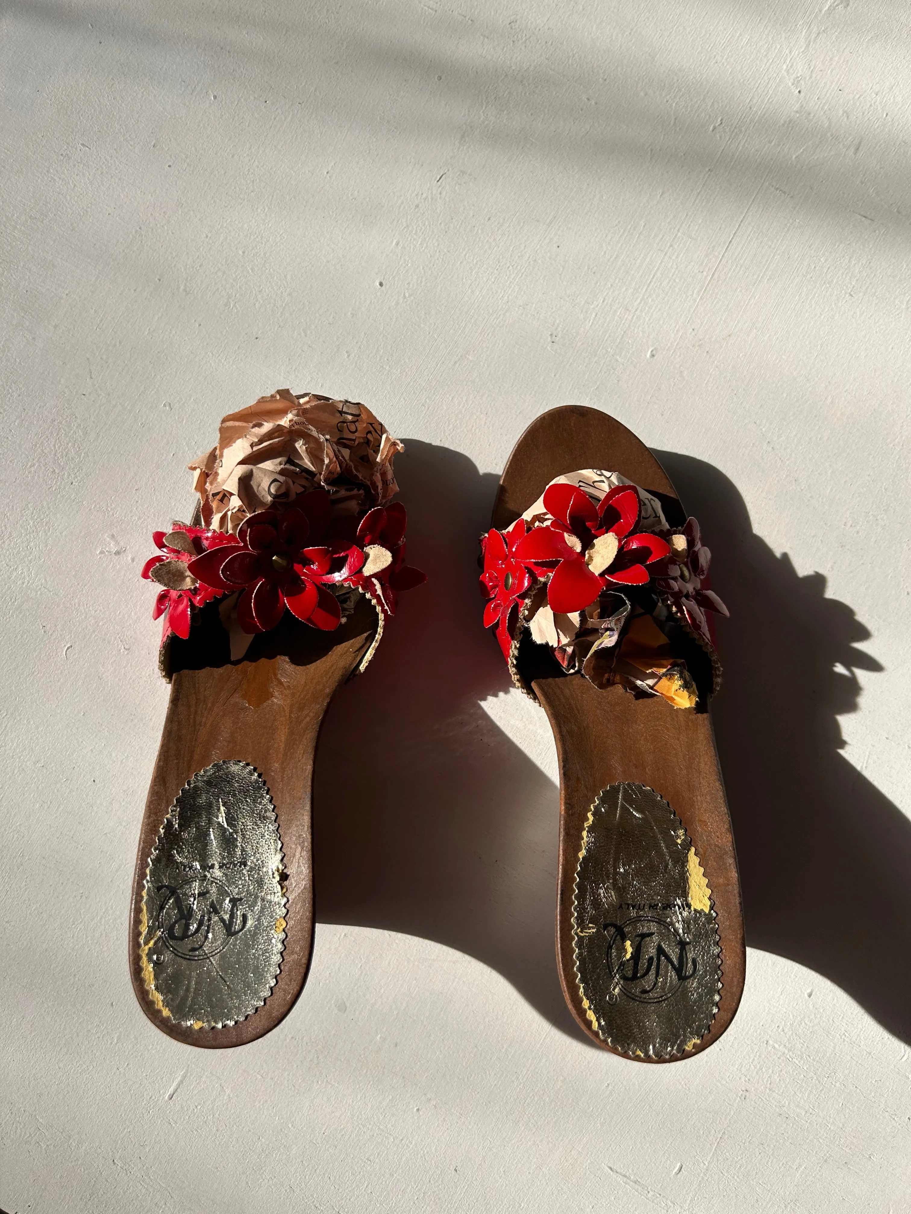 red flowers appliquée mules on wooden platforms in size 37