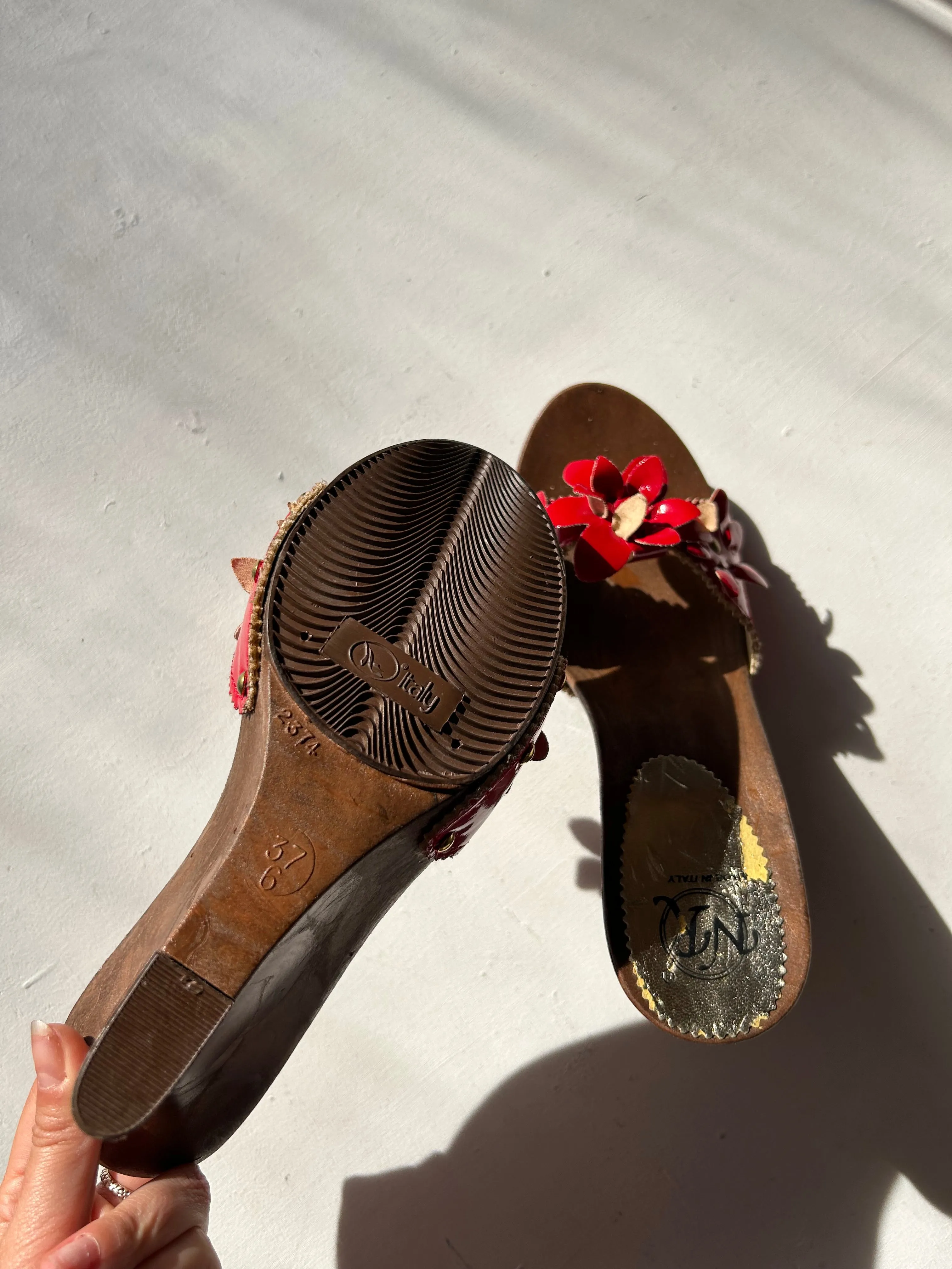 red flowers appliquée mules on wooden platforms in size 37