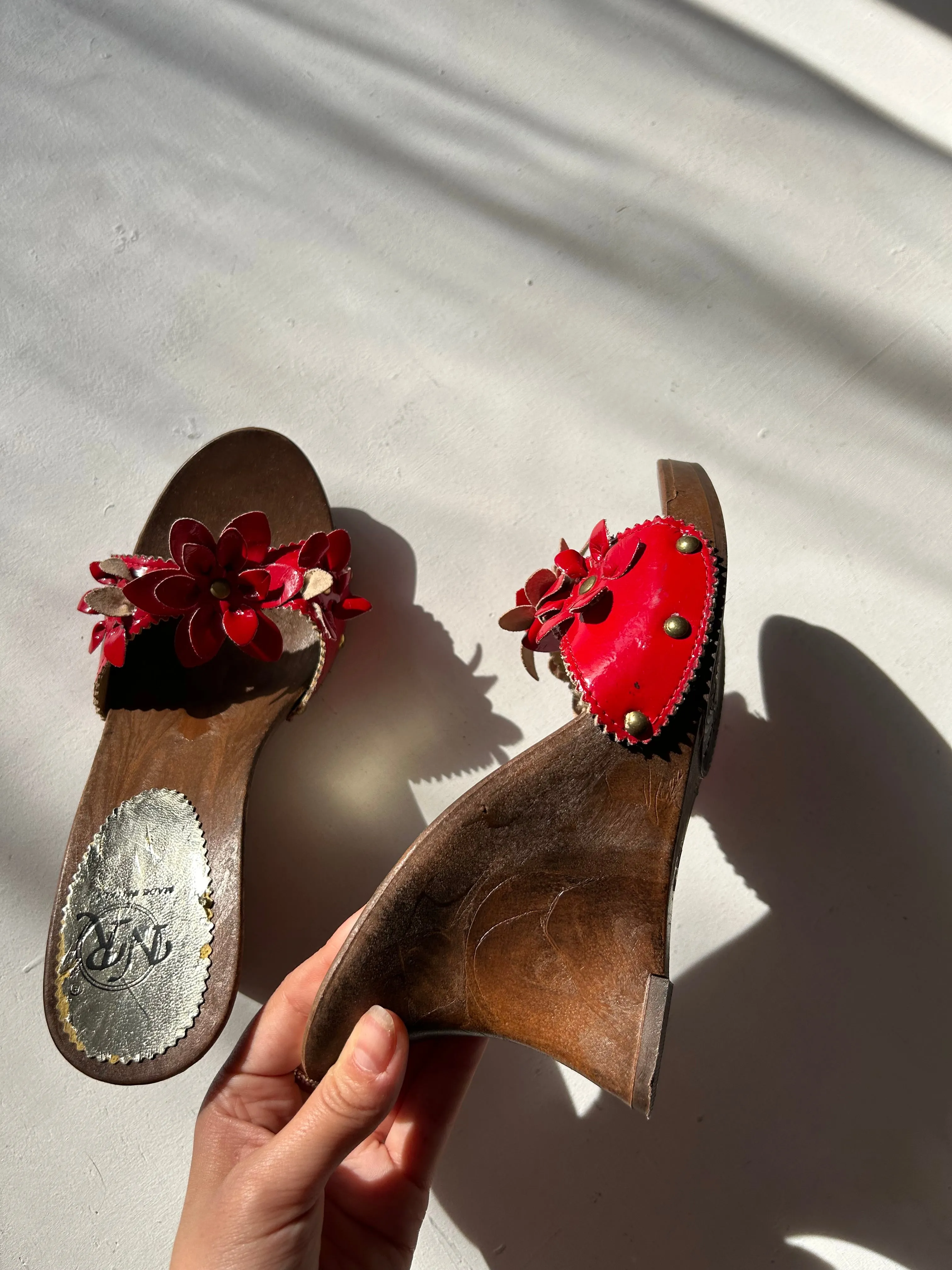 red flowers appliquée mules on wooden platforms in size 37