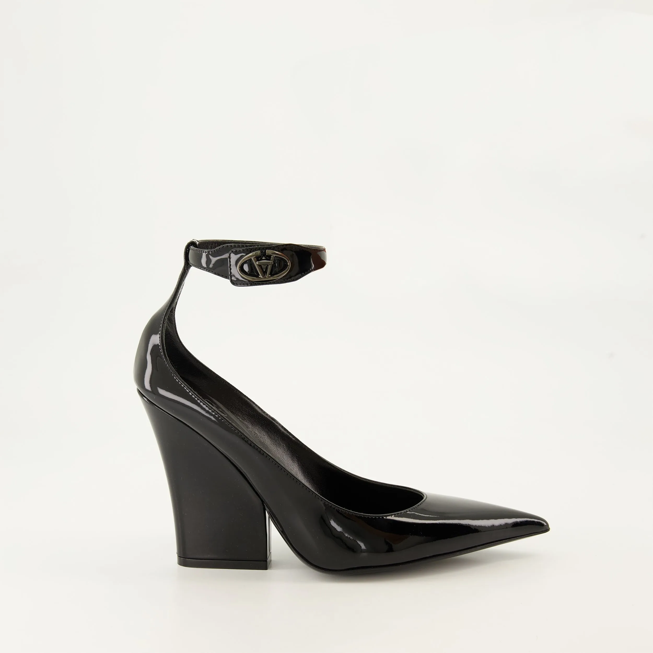 The Bold Leather Pumps