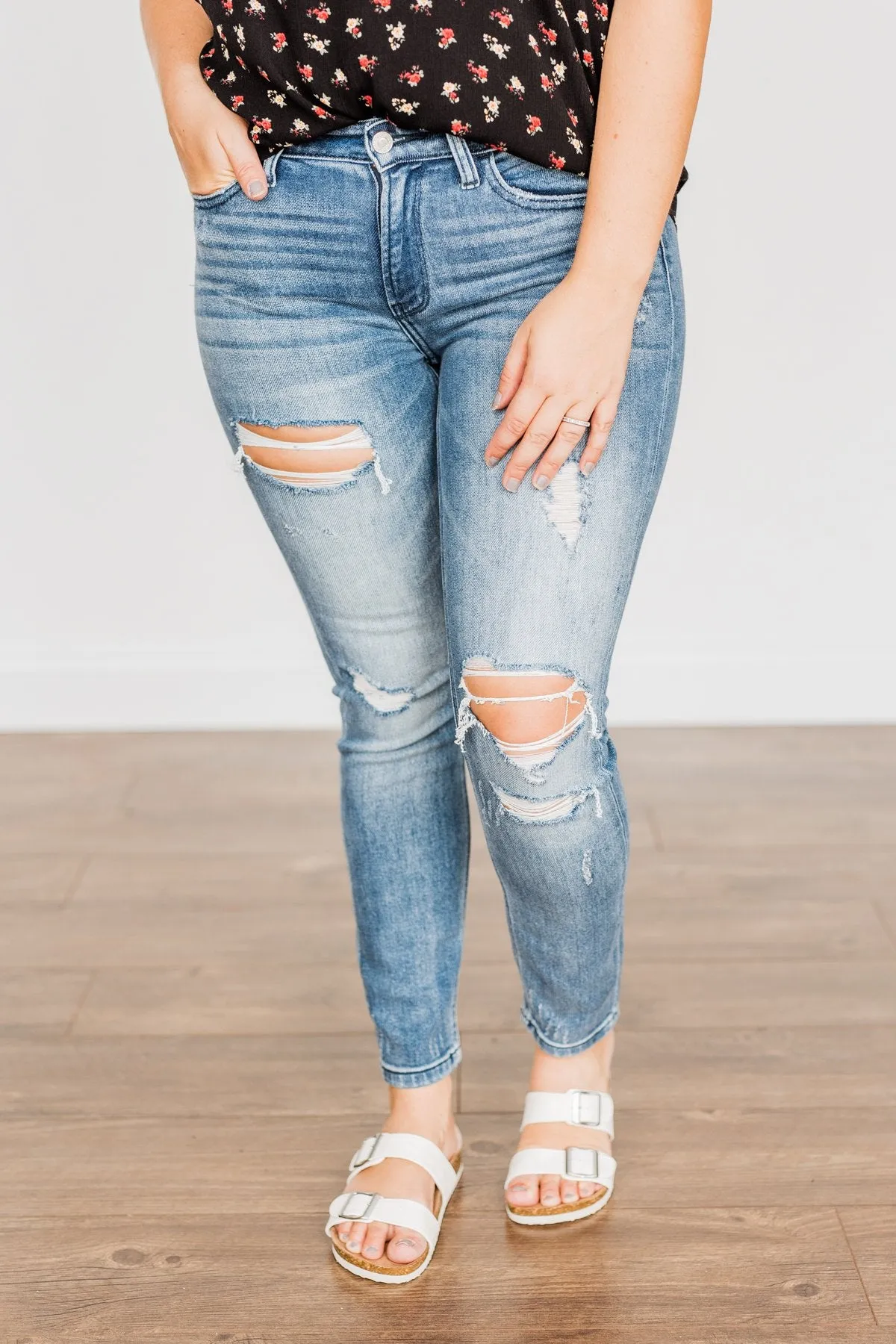 Vervet Noelle Wash Mid-Rise Distressed Jeans