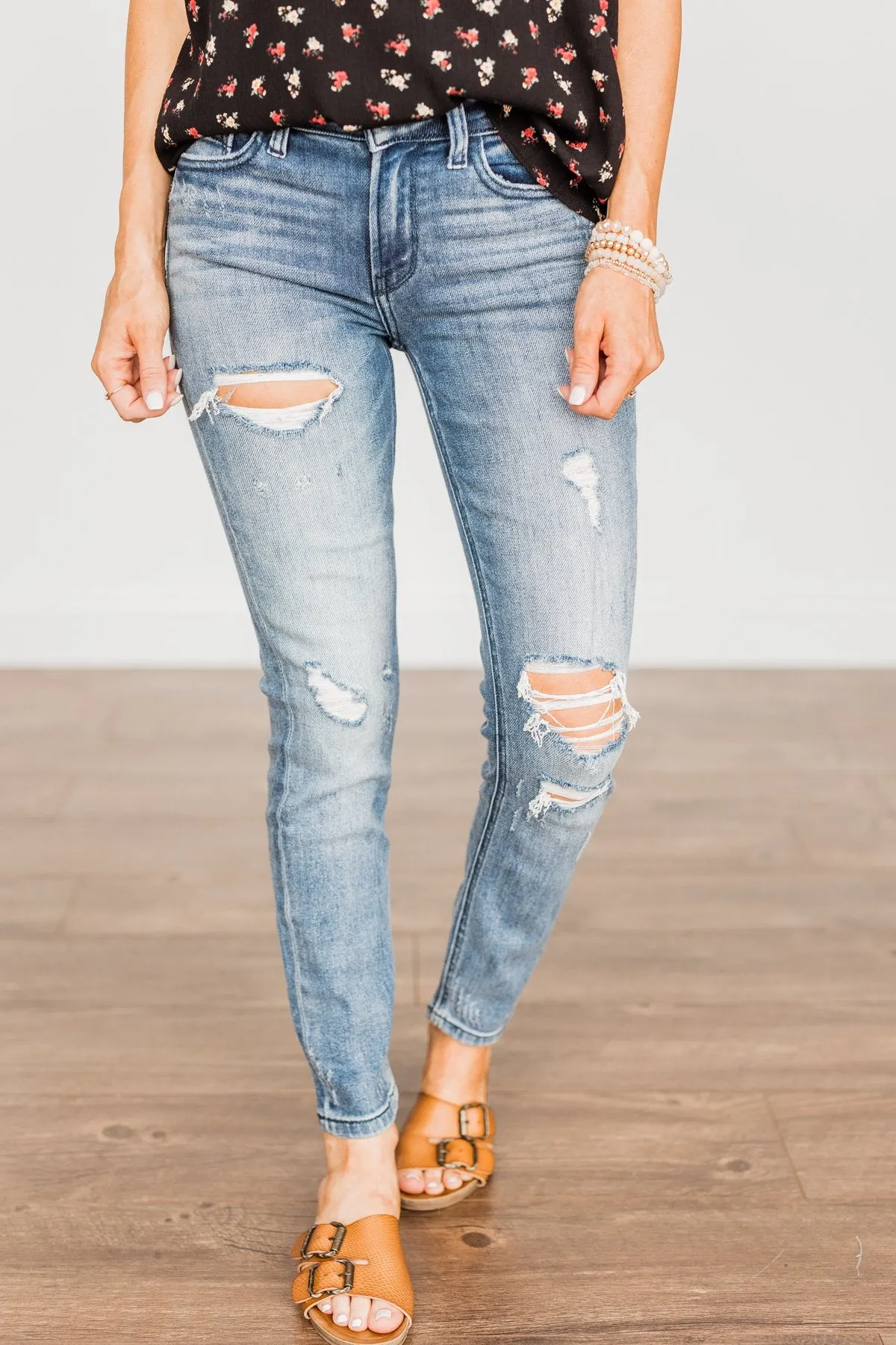 Vervet Noelle Wash Mid-Rise Distressed Jeans