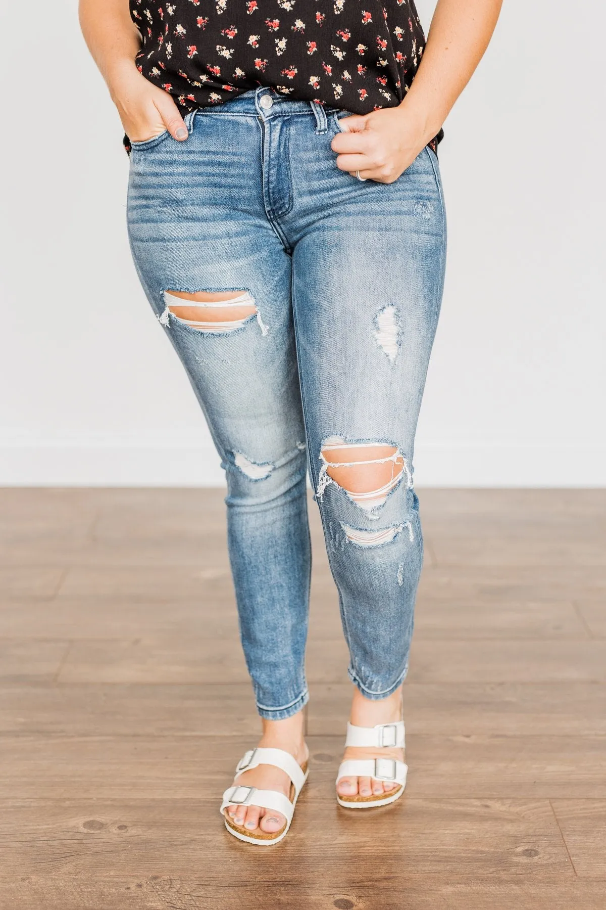 Vervet Noelle Wash Mid-Rise Distressed Jeans