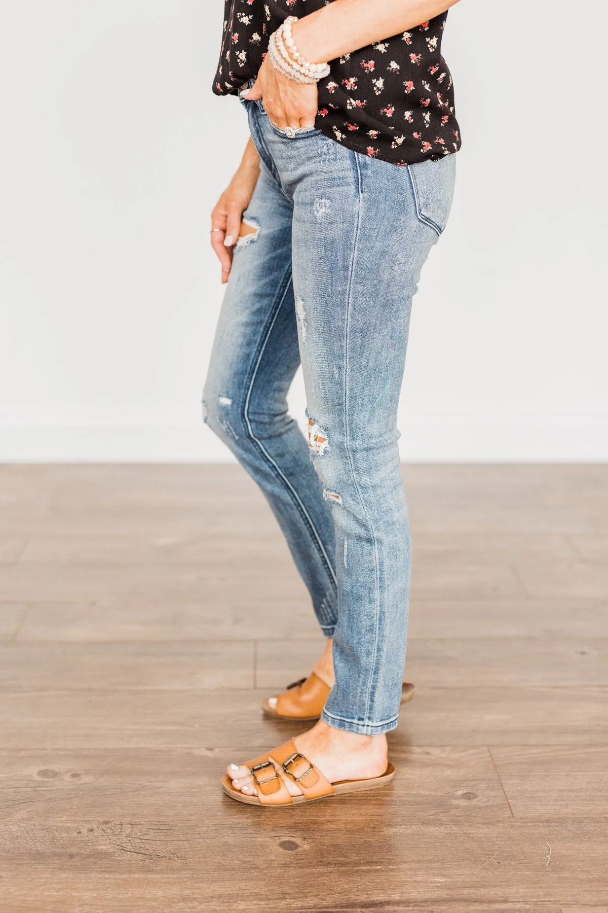 Vervet Noelle Wash Mid-Rise Distressed Jeans