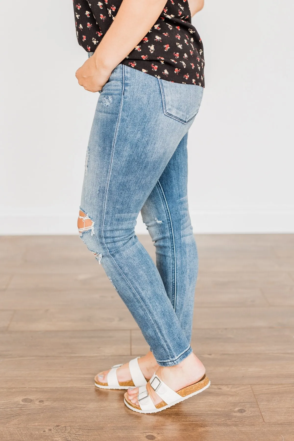 Vervet Noelle Wash Mid-Rise Distressed Jeans