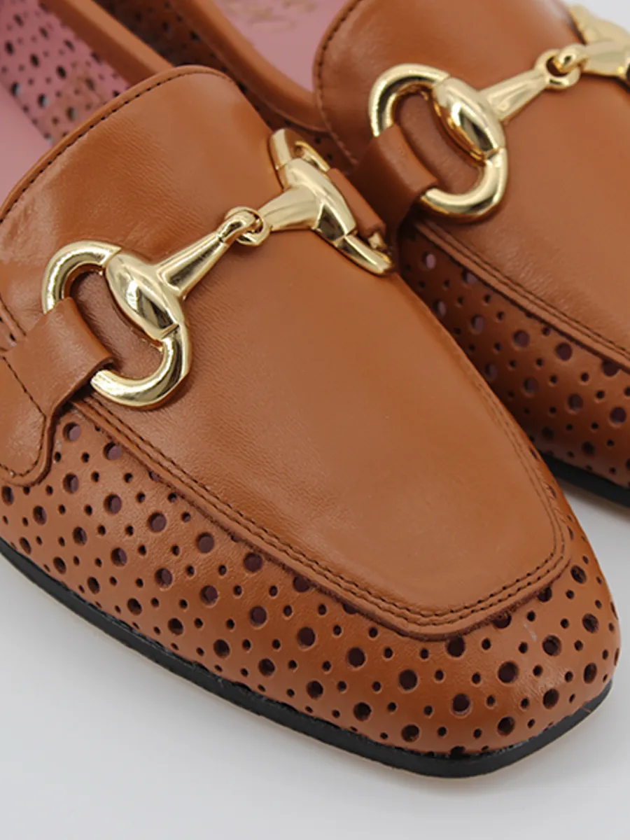 Woman leather loafers Rio in tan color.