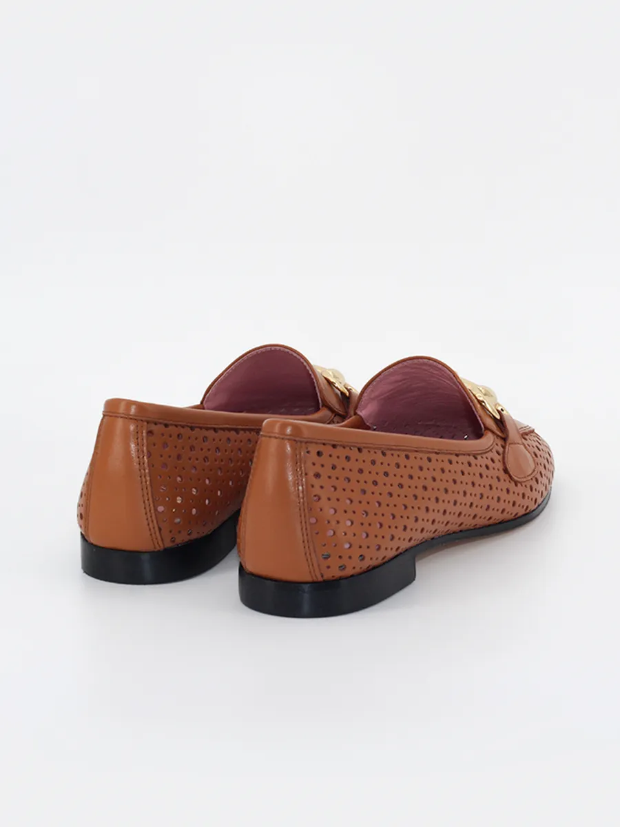 Woman leather loafers Rio in tan color.