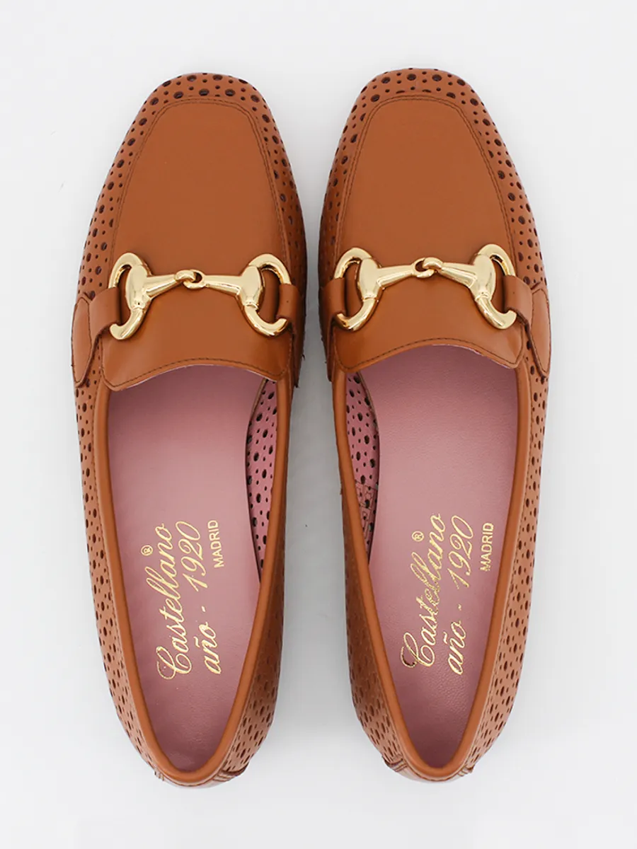 Woman leather loafers Rio in tan color.