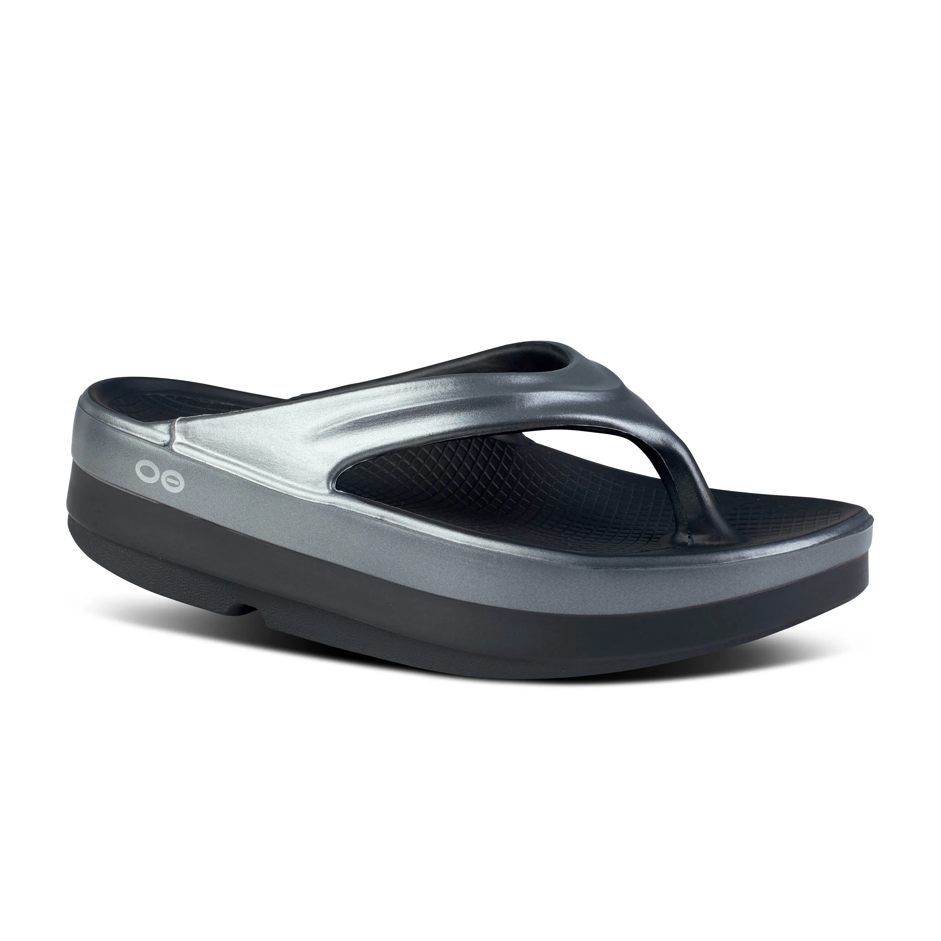  Women's OOmega Toe Post Sandal in Basalt  