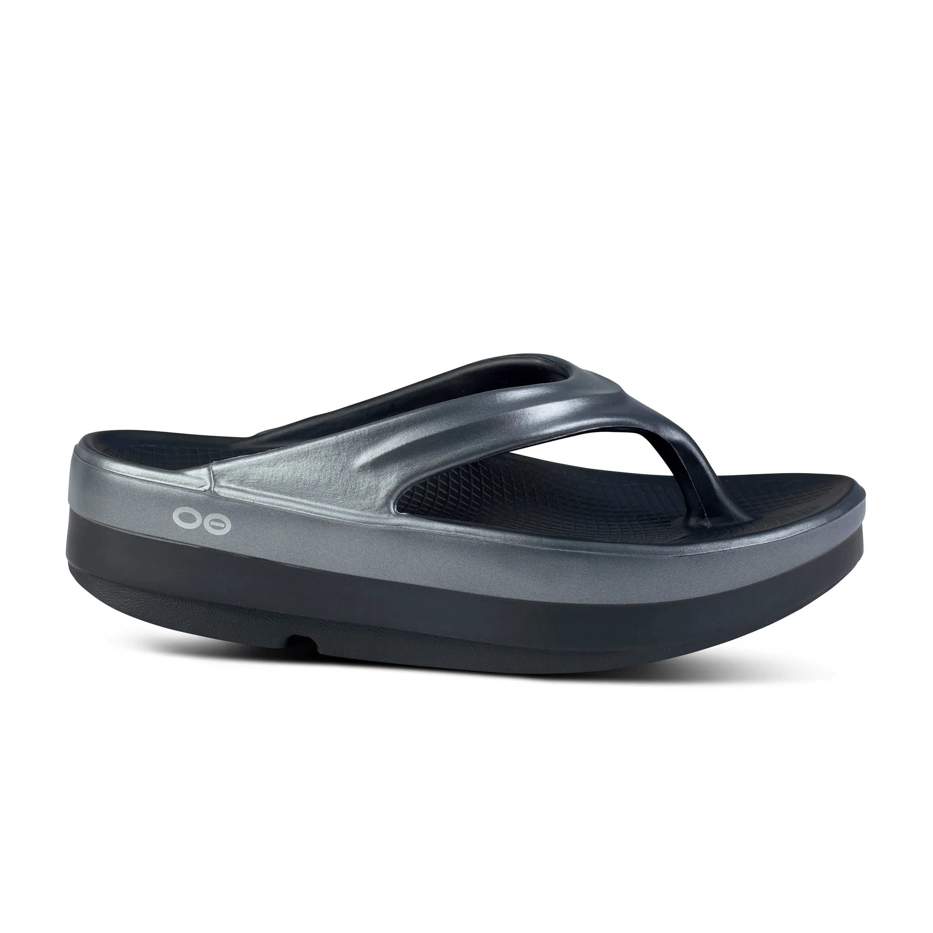  Women's OOmega Toe Post Sandal in Basalt  